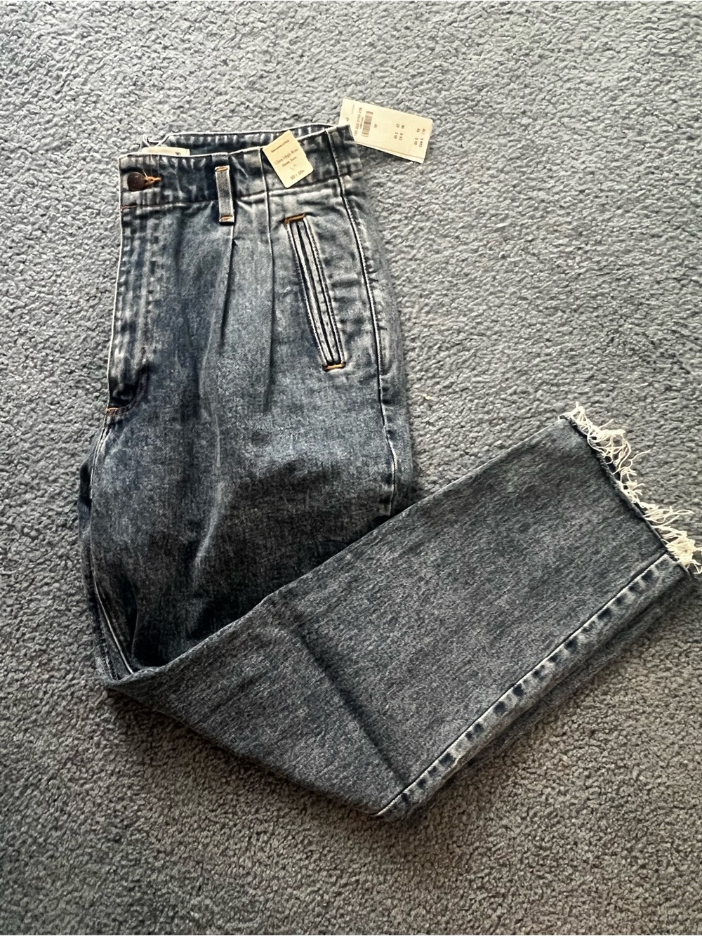 Abercrombie & Fitch Ultra High Rise Mom Jean - Blue Faded Wash NWT